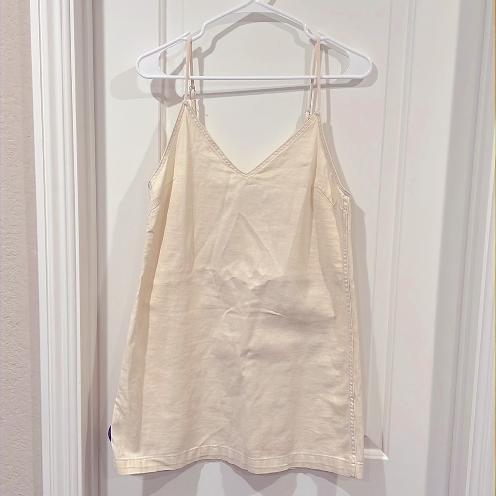 Like new cream/white color Aritzia dress. Size S